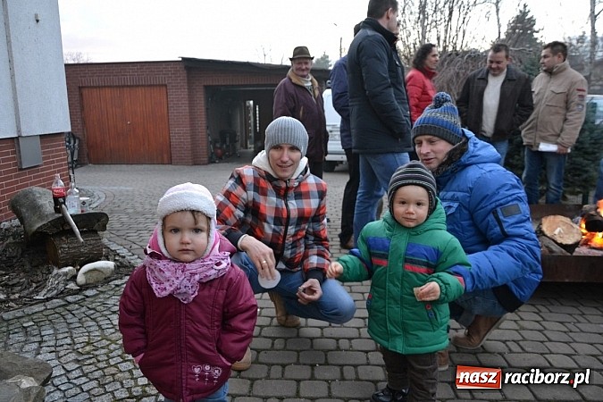 Zdjęcie w galerii na portalu naszraciborz.pl: Fryzjerki z Tworkowa dla WOŚP wiadomości z regionu