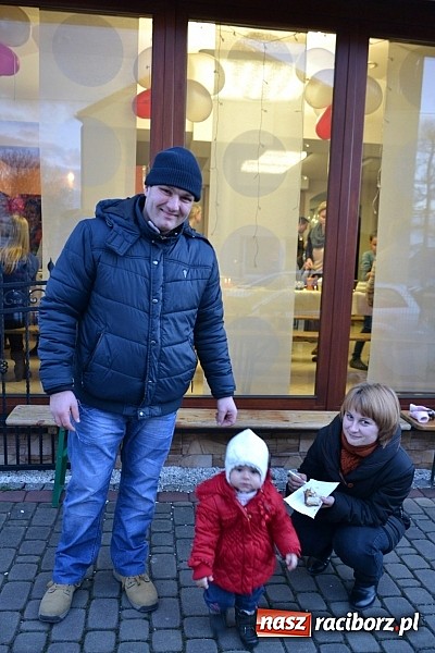 Zdjęcie w galerii na portalu naszraciborz.pl: Fryzjerki z Tworkowa dla WOŚP wiadomości z regionu