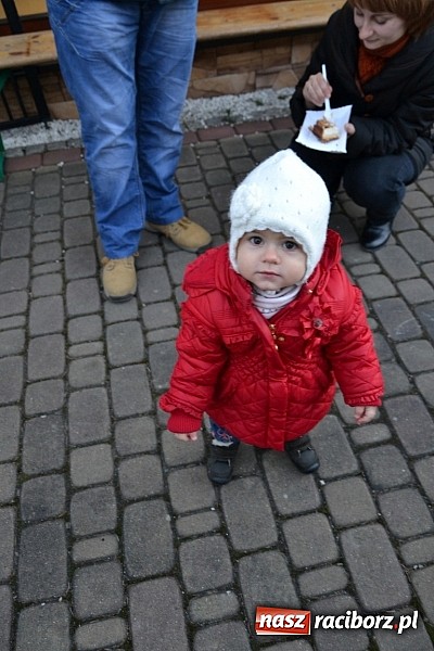 Zdjęcie w galerii na portalu naszraciborz.pl: Fryzjerki z Tworkowa dla WOŚP wiadomości z regionu