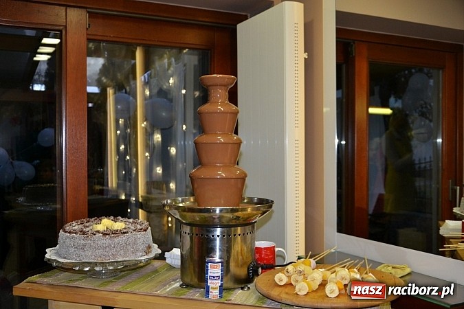 Zdjęcie w galerii na portalu naszraciborz.pl: Fryzjerki z Tworkowa dla WOŚP wiadomości z regionu