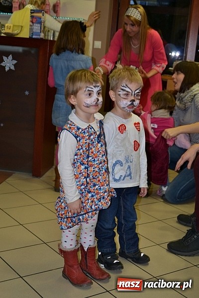 Zdjęcie w galerii na portalu naszraciborz.pl: Fryzjerki z Tworkowa dla WOŚP wiadomości z regionu