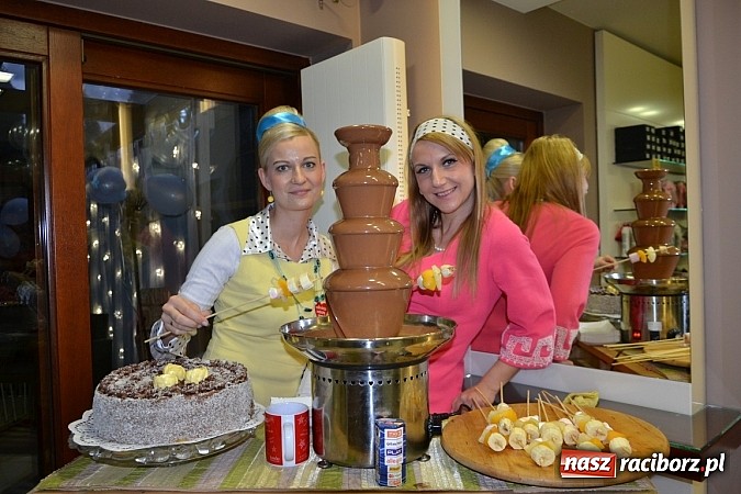 Zdjęcie w galerii na portalu naszraciborz.pl: Fryzjerki z Tworkowa dla WOŚP wiadomości z regionu