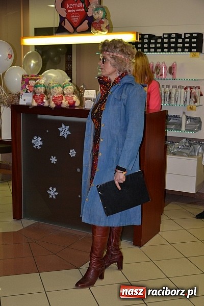 Zdjęcie w galerii na portalu naszraciborz.pl: Fryzjerki z Tworkowa dla WOŚP wiadomości z regionu