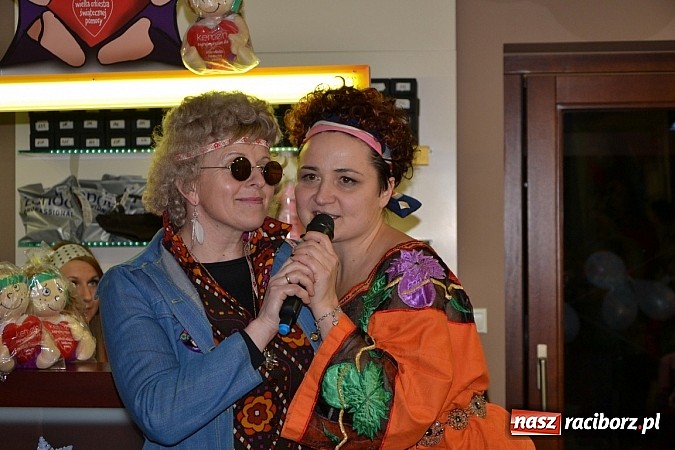 Zdjęcie w galerii na portalu naszraciborz.pl: Fryzjerki z Tworkowa dla WOŚP wiadomości z regionu