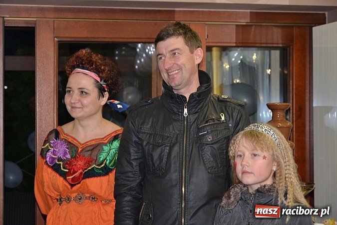 Zdjęcie w galerii na portalu naszraciborz.pl: Fryzjerki z Tworkowa dla WOŚP wiadomości z regionu