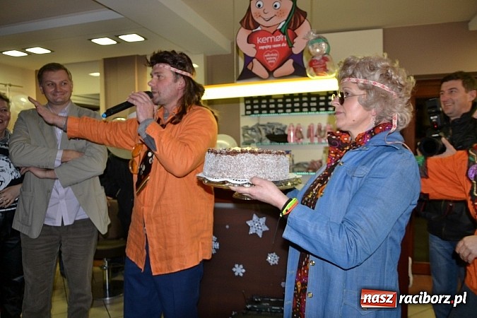 Zdjęcie w galerii na portalu naszraciborz.pl: Fryzjerki z Tworkowa dla WOŚP wiadomości z regionu