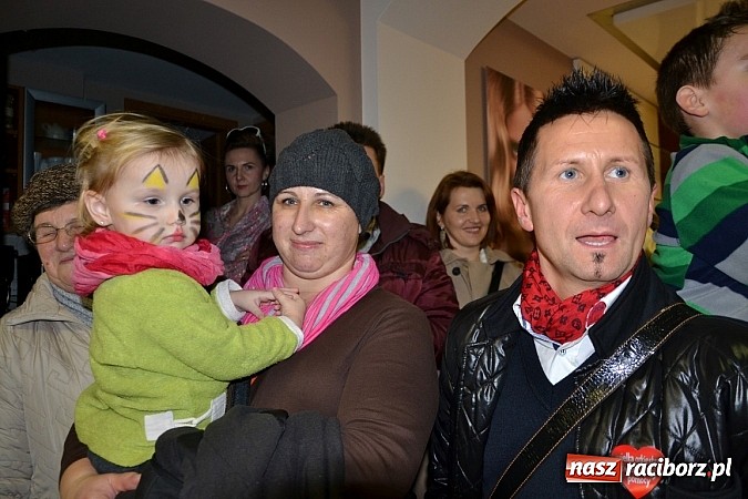 Zdjęcie w galerii na portalu naszraciborz.pl: Fryzjerki z Tworkowa dla WOŚP wiadomości z regionu