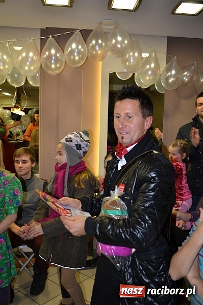 Zdjęcie w galerii na portalu naszraciborz.pl: Fryzjerki z Tworkowa dla WOŚP wiadomości z regionu