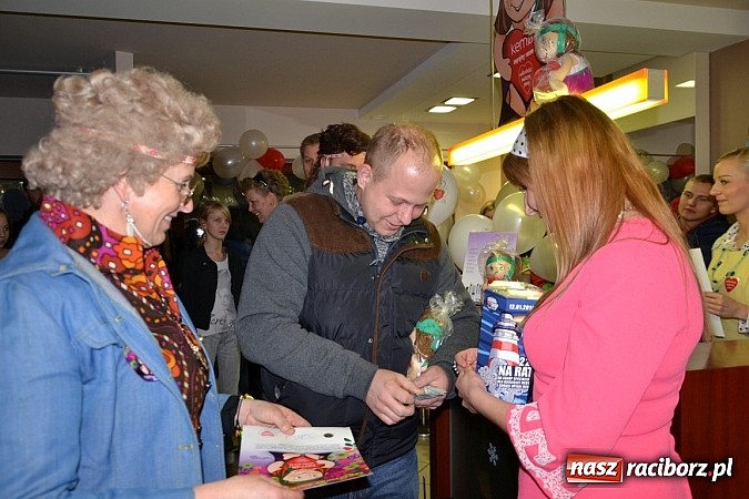 Zdjęcie w galerii na portalu naszraciborz.pl: Fryzjerki z Tworkowa dla WOŚP wiadomości z regionu