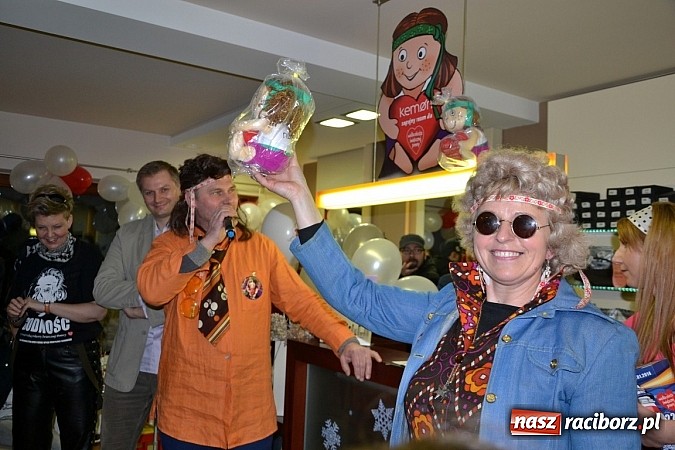 Zdjęcie w galerii na portalu naszraciborz.pl: Fryzjerki z Tworkowa dla WOŚP wiadomości z regionu