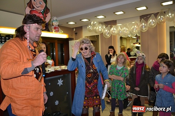 Zdjęcie w galerii na portalu naszraciborz.pl: Fryzjerki z Tworkowa dla WOŚP wiadomości z regionu