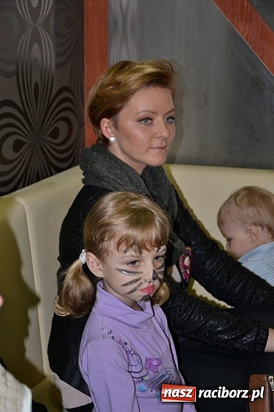 Zdjęcie w galerii na portalu naszraciborz.pl: Fryzjerki z Tworkowa dla WOŚP wiadomości z regionu