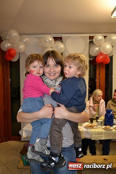 Zdjęcie w galerii na portalu naszraciborz.pl: Fryzjerki z Tworkowa dla WOŚP wiadomości z regionu