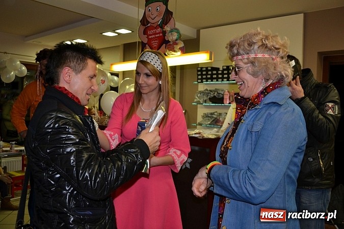 Zdjęcie w galerii na portalu naszraciborz.pl: Fryzjerki z Tworkowa dla WOŚP wiadomości z regionu