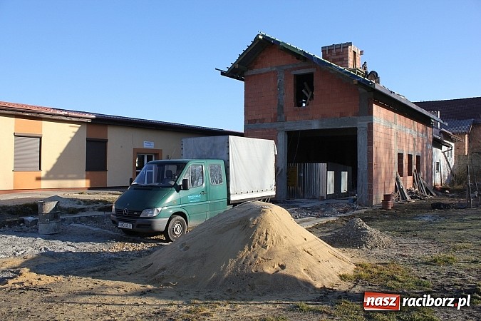 Zdjęcie w galerii na portalu naszraciborz.pl: Rozbudowa remizy i nowy parking przy GCI wiadomości z regionu