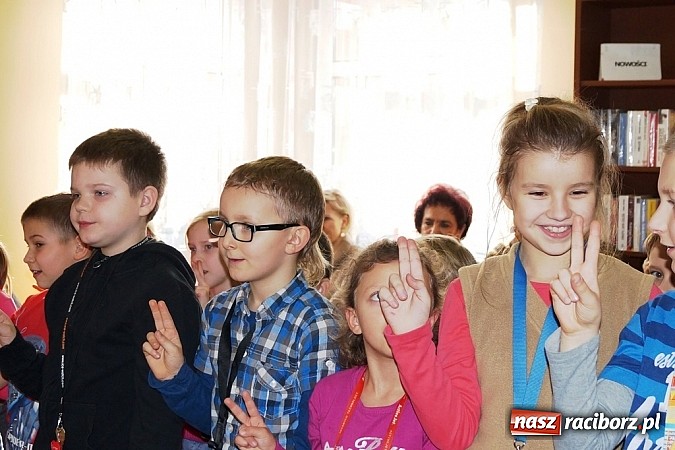 Zdjęcie w galerii na portalu naszraciborz.pl: Nowi czytelnicy w Markowicach wiadomości z regionu