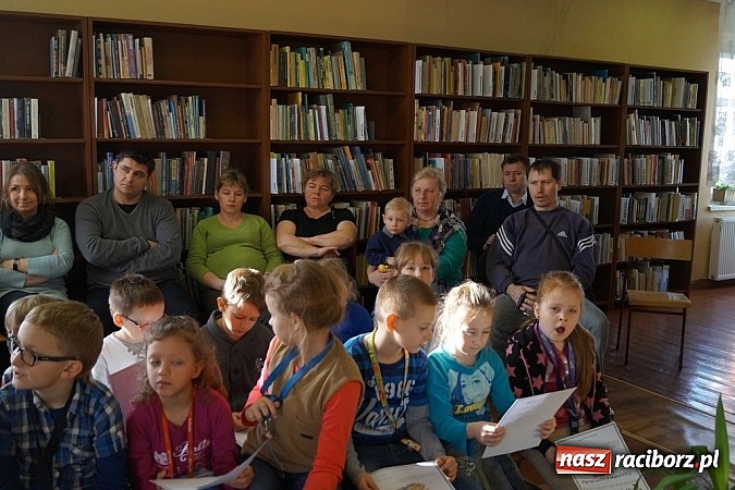 Zdjęcie w galerii na portalu naszraciborz.pl: Nowi czytelnicy w Markowicach wiadomości z regionu