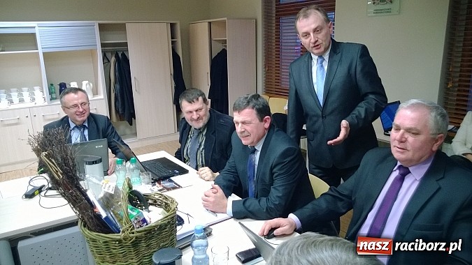 Zdjęcie w galerii na portalu naszraciborz.pl: R&oacute;g obfitości radnego Malcharczyka wiadomości z regionu