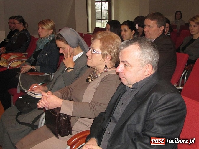 Zdjęcie w galerii na portalu naszraciborz.pl: Rodzina drogowskazem – o randze rodziny na Zamku Piastowskim wiadomości z regionu