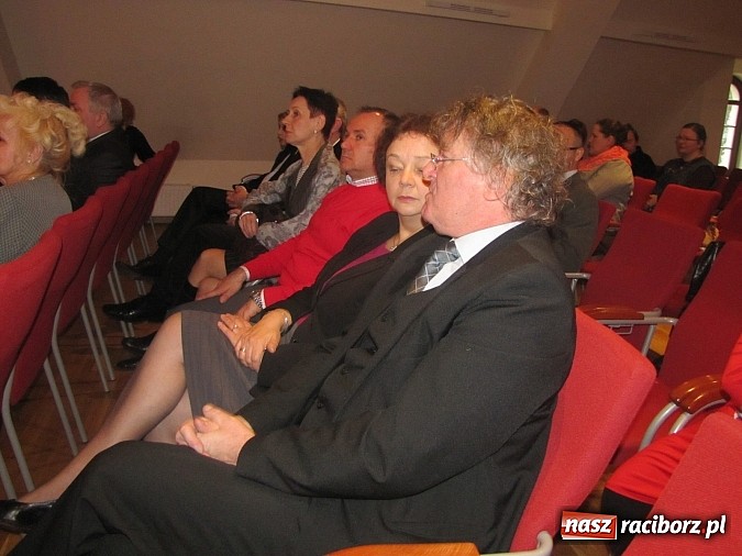 Zdjęcie w galerii na portalu naszraciborz.pl: Rodzina drogowskazem – o randze rodziny na Zamku Piastowskim wiadomości z regionu