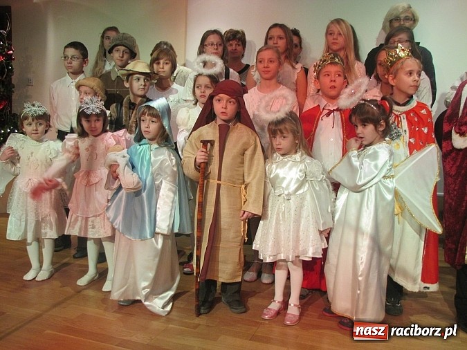 Zdjęcie w galerii na portalu naszraciborz.pl: Rodzina drogowskazem – o randze rodziny na Zamku Piastowskim wiadomości z regionu