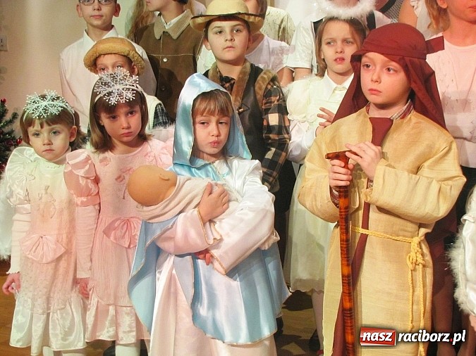 Zdjęcie w galerii na portalu naszraciborz.pl: Rodzina drogowskazem – o randze rodziny na Zamku Piastowskim wiadomości z regionu