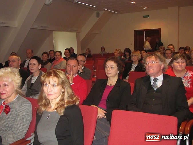 Zdjęcie w galerii na portalu naszraciborz.pl: Rodzina drogowskazem – o randze rodziny na Zamku Piastowskim wiadomości z regionu