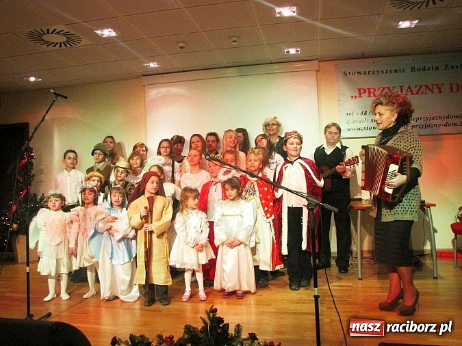 Zdjęcie w galerii na portalu naszraciborz.pl: Rodzina drogowskazem – o randze rodziny na Zamku Piastowskim wiadomości z regionu