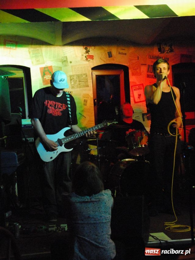 Zdjęcie w galerii na portalu naszraciborz.pl: Magiel towarzyski wiadomości z regionu