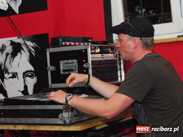 Zdjęcie w galerii na portalu naszraciborz.pl: Magiel towarzyski wiadomości z regionu