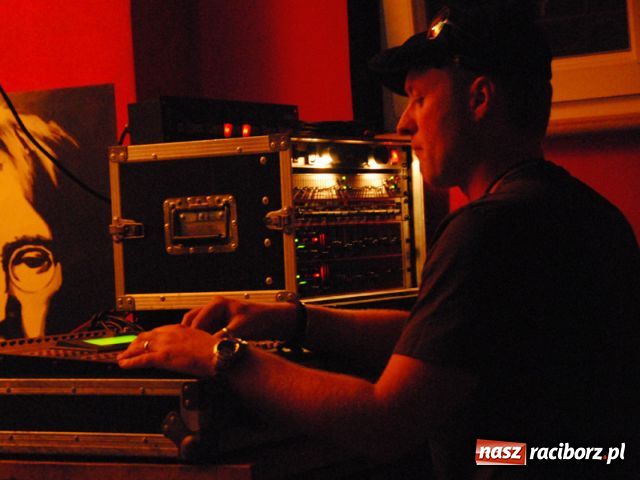 Zdjęcie w galerii na portalu naszraciborz.pl: Magiel towarzyski wiadomości z regionu