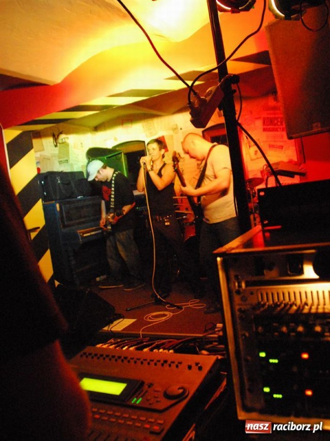 Zdjęcie w galerii na portalu naszraciborz.pl: Magiel towarzyski wiadomości z regionu