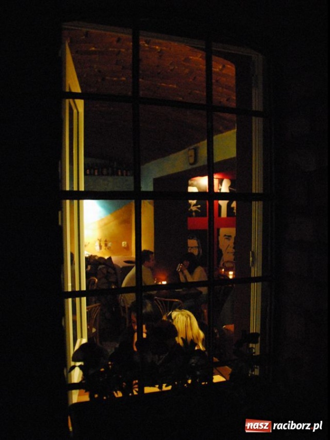 Zdjęcie w galerii na portalu naszraciborz.pl: Magiel towarzyski wiadomości z regionu