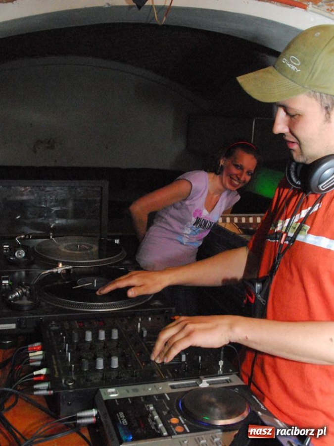 Zdjęcie w galerii na portalu naszraciborz.pl: Magiel towarzyski wiadomości z regionu