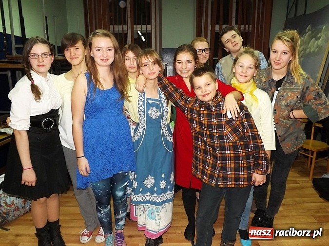 Zdjęcie w galerii na portalu naszraciborz.pl: MDK: Zwariowana cioteczka rozbawiła widzów wiadomości z regionu