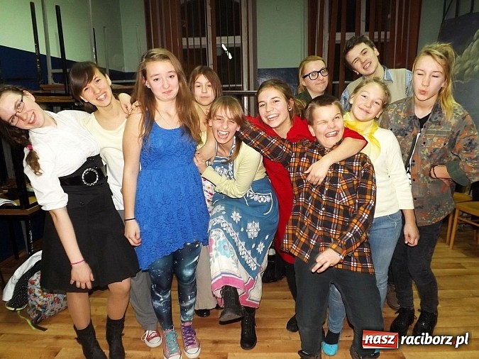 Zdjęcie w galerii na portalu naszraciborz.pl: MDK: Zwariowana cioteczka rozbawiła widzów wiadomości z regionu