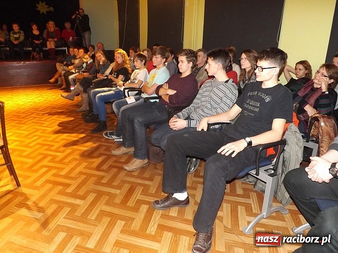 Zdjęcie w galerii na portalu naszraciborz.pl: MDK: Zwariowana cioteczka rozbawiła widzów wiadomości z regionu