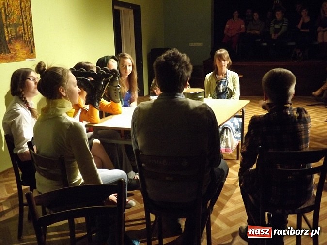 Zdjęcie w galerii na portalu naszraciborz.pl: MDK: Zwariowana cioteczka rozbawiła widzów wiadomości z regionu