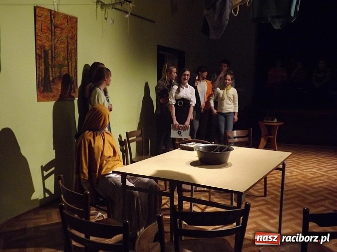 Zdjęcie w galerii na portalu naszraciborz.pl: MDK: Zwariowana cioteczka rozbawiła widzów wiadomości z regionu