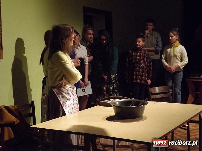 Zdjęcie w galerii na portalu naszraciborz.pl: MDK: Zwariowana cioteczka rozbawiła widzów wiadomości z regionu