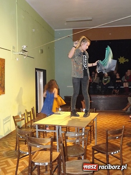 Zdjęcie w galerii na portalu naszraciborz.pl: MDK: Zwariowana cioteczka rozbawiła widzów wiadomości z regionu