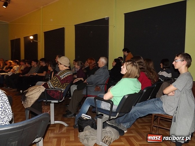 Zdjęcie w galerii na portalu naszraciborz.pl: MDK: Zwariowana cioteczka rozbawiła widzów wiadomości z regionu