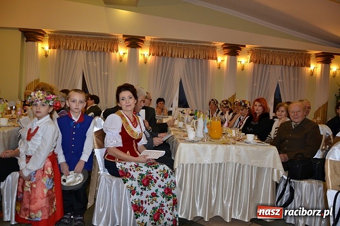 Zdjęcie w galerii na portalu naszraciborz.pl: Bajtle tancowały dla omów i opów wiadomości z regionu