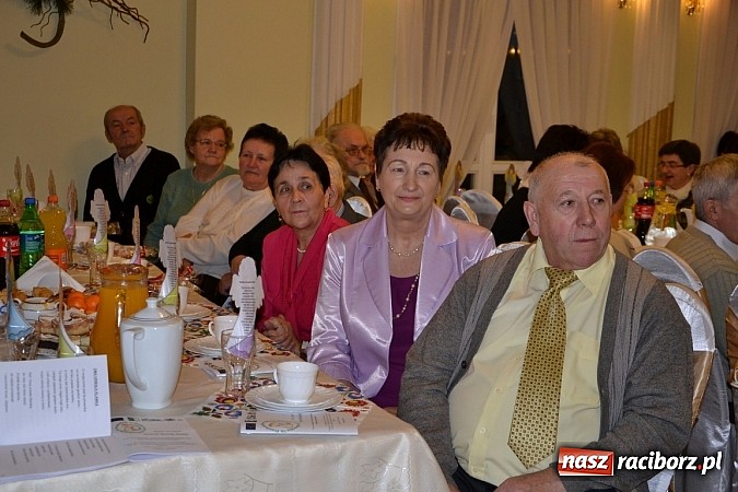 Zdjęcie w galerii na portalu naszraciborz.pl: Bajtle tancowały dla omów i opów wiadomości z regionu