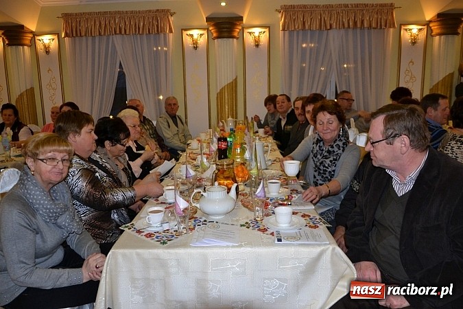 Zdjęcie w galerii na portalu naszraciborz.pl: Bajtle tancowały dla omów i opów wiadomości z regionu