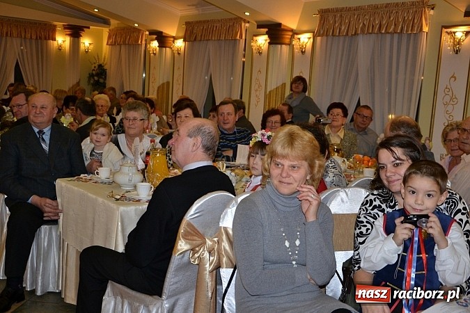 Zdjęcie w galerii na portalu naszraciborz.pl: Bajtle tancowały dla omów i opów wiadomości z regionu