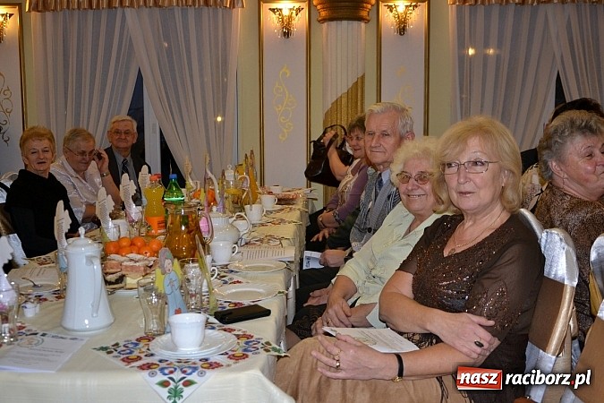 Zdjęcie w galerii na portalu naszraciborz.pl: Bajtle tancowały dla omów i opów wiadomości z regionu