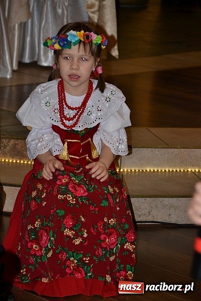 Zdjęcie w galerii na portalu naszraciborz.pl: Bajtle tancowały dla omów i opów wiadomości z regionu