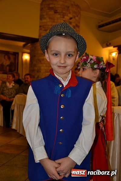 Zdjęcie w galerii na portalu naszraciborz.pl: Bajtle tancowały dla omów i opów wiadomości z regionu