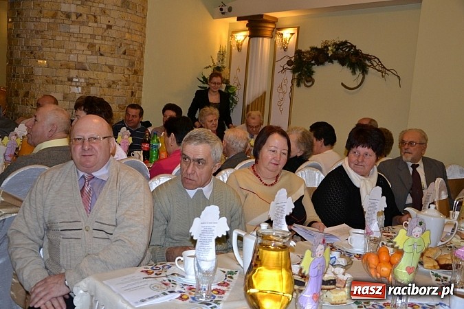 Zdjęcie w galerii na portalu naszraciborz.pl: Bajtle tancowały dla omów i opów wiadomości z regionu